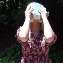 Anglefan: Scarlett gets pied outside!