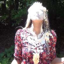 Anglefan: Scarlett gets pied outside!