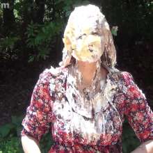 Anglefan: Scarlett gets pied outside!