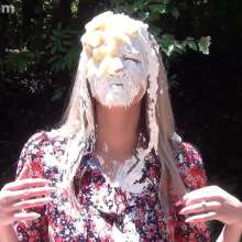 Anglefan: Scarlett gets pied outside!
