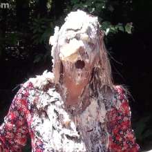 Anglefan: Scarlett gets pied outside!