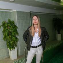 wet.look.me: Wetlook girl in business clothes is going to swim in the pool | Wetlook.biz