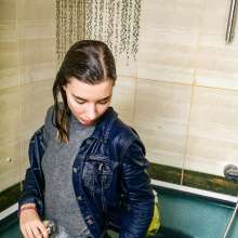 wet.look.me: Wetlook girl wets her jeans and turtleneck in jacuzzi | Wetlook.biz