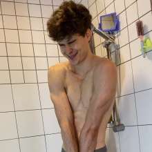 WetlookerUpdates: Wet guys on Wetlooker!