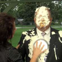 mad_mick_at: Ladies having great pleasure in pieing men (7 clips)