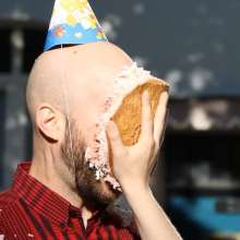 mad_mick_at: Ladies having great pleasure in pieing men (7 clips)