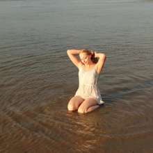 WetPlace: Beautiful Eileen White Dotted Dress In River