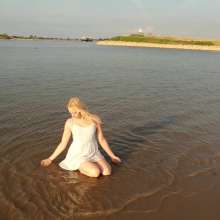 WetPlace: Beautiful Eileen White Dotted Dress In River