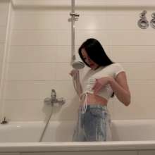 WetPlace: Dasha Shower In Jeans