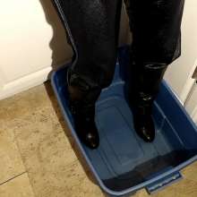 Tight and Wet Clothes: Designer Jeans in the Kitchen Sink