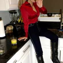 Tight and Wet Clothes: Designer Jeans in the Kitchen Sink