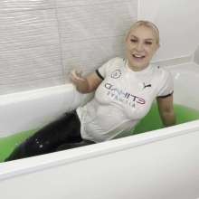TheGungeZone: Emily's Messy Slime Bath