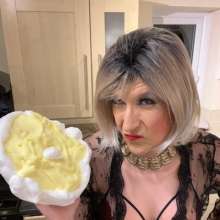 SmokySharon: Messy Session Soon :) Any Ideas For Smoky Sharon?  Xx