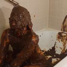 RevSlymsford: Kaydens In A Basque, Wanks + Plays In Chocolate Pudding