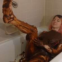 RevSlymsford: Kaydens In A Basque, Wanks + Plays In Chocolate Pudding