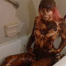 RevSlymsford: Kaydens In A Basque, Wanks + Plays In Chocolate Pudding