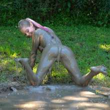 dlodoski: Anabelle Pync in Deep Mpvbleck--Photos