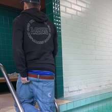 vstyle83: Pool Time in Karl Kani Baggies