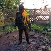 Thefetishgirl: Rainwear Mud Clean Off