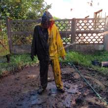 Thefetishgirl: Rainwear Mud Clean Off