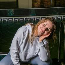 wet.look.me: Wetlook girl in Leggings gets wet in sport outfit | Wetlook.biz