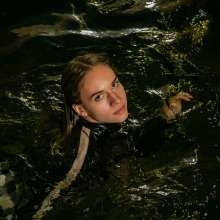 wet.look.me: Wetlook girl into the pool dressed in sports clothes | Wetlook.biz