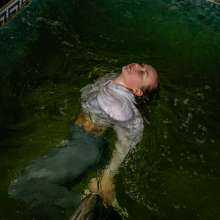 wet.look.me: Wetlook girl in Leggings gets wet in sport outfit | Wetlook.biz