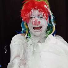 Hikari-Studio-Wam: A Clown Destroyed by Cakes
