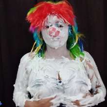 Hikari-Studio-Wam: A Clown Destroyed by Cakes