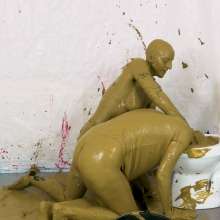 whiteroomberlin: A Video with Clay in an Unusual Container