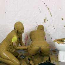 whiteroomberlin: A Video with Clay in an Unusual Container