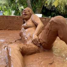 Messygirl: New Messygirl Download: Mud Covered Cruella