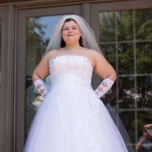 JD and Messy Andi: Wedding Dress Mess?