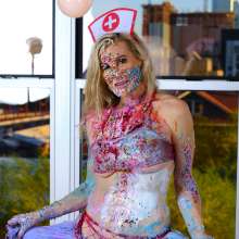 messyhot: Kelly Stark Aka Sober K Smashes a Cake with a View