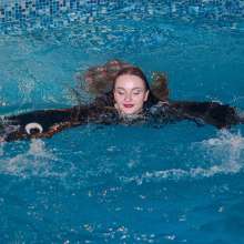 Wet Live Team: Wet and Dry Clothes Made Me Happy--I'm in the Pool