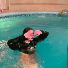 Wet Live Team: Wet and Dry Clothes Made Me Happy--I'm in the Pool