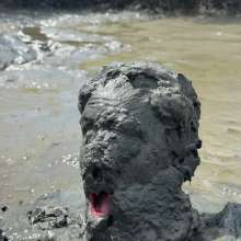 Goonology: Manic for Mud Pies!