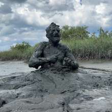 Goonology: Manic for Mud Pies!