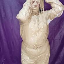 Hikari-Studio-Wam: A Mud Bath with White Clothes