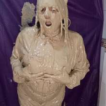 Hikari-Studio-Wam: A Mud Bath with White Clothes