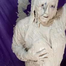 Hikari-Studio-Wam: A Mud Bath with White Clothes