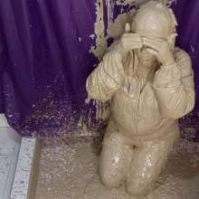 Hikari-Studio-Wam: A Mud Bath with White Clothes