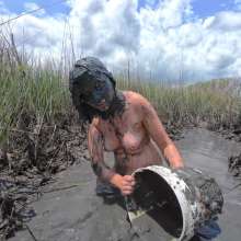 Messy Temptress: Cleanup On Aisle Mud!  (BTS)