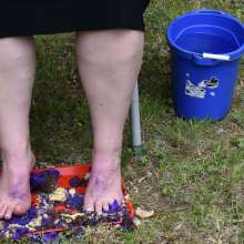 JD and Messy Andi: Cupcake Squish!  (Messy Pantyhose/Feet)