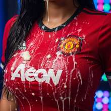 messyfootballshirtgirls: 