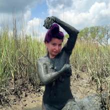 Messy Temptress: Muck Bucket Mania: Naked and Slimed With Stinky Mud!