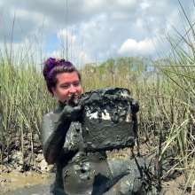 Messy Temptress: Muck Bucket Mania: Naked and Slimed With Stinky Mud!