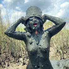 Messy Temptress: Muck Bucket Mania: Naked and Slimed With Stinky Mud!