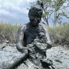 Messy Temptress: Muddy Handjob + Walk of Shame + Cleanup!  (Behind the Scenes)