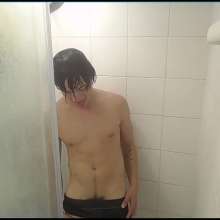WETColours: Ross Shower with a Black Longsleeve T-shirt after the Gym